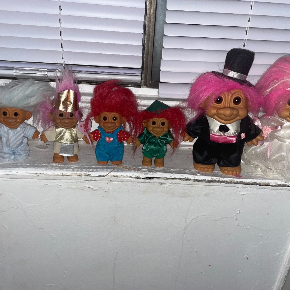 6 trolls lot